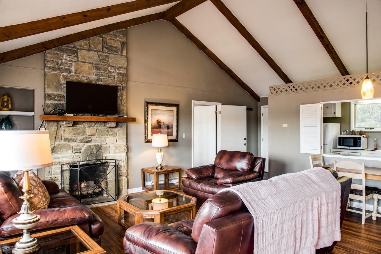Cliff Dwellers Inn Blowing Rock Exterior photo