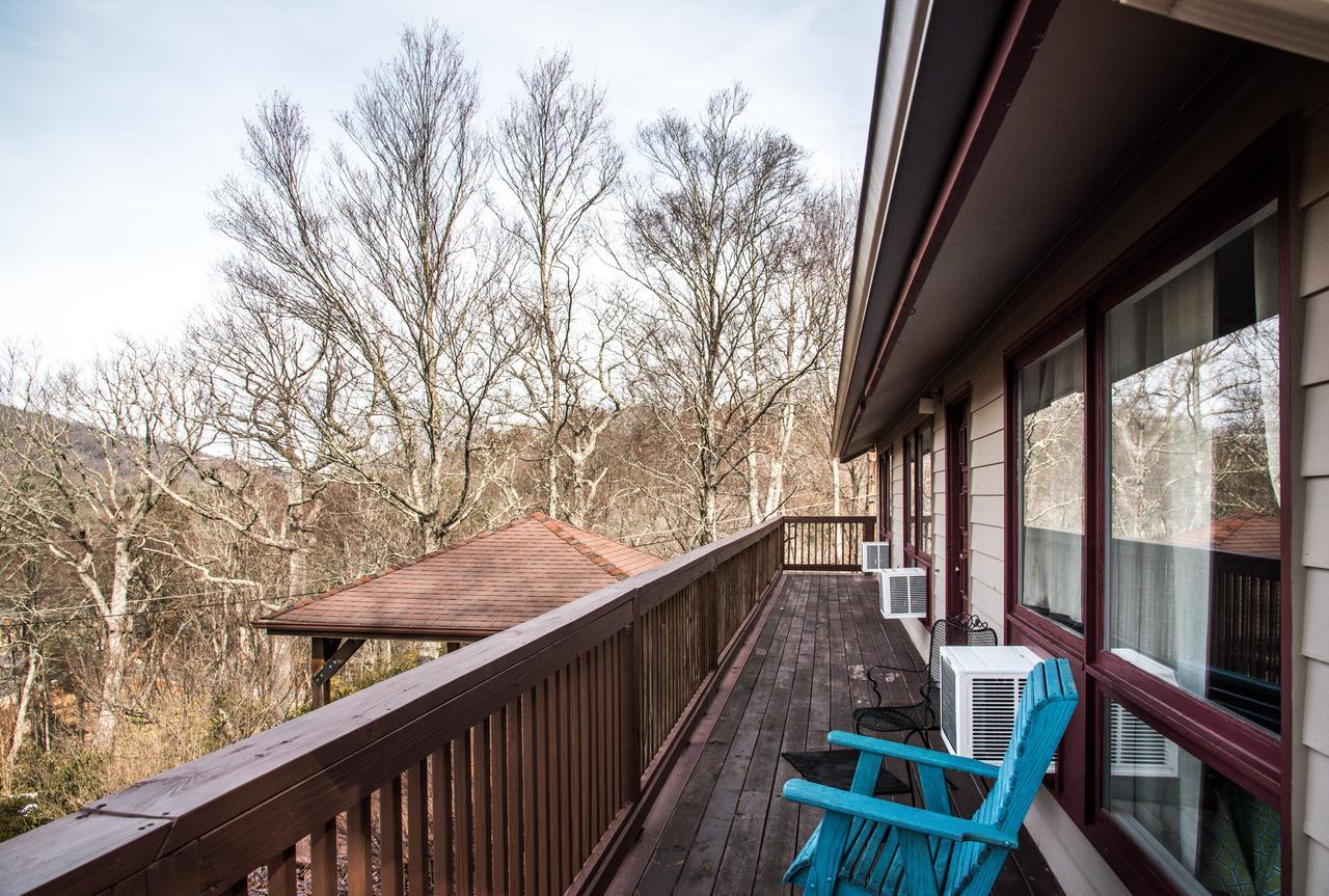Cliff Dwellers Inn Blowing Rock Exterior photo